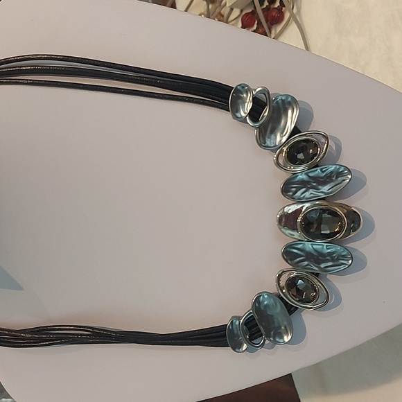 Beautiful State necklace and Earring set NWT - Picture 3 of 6